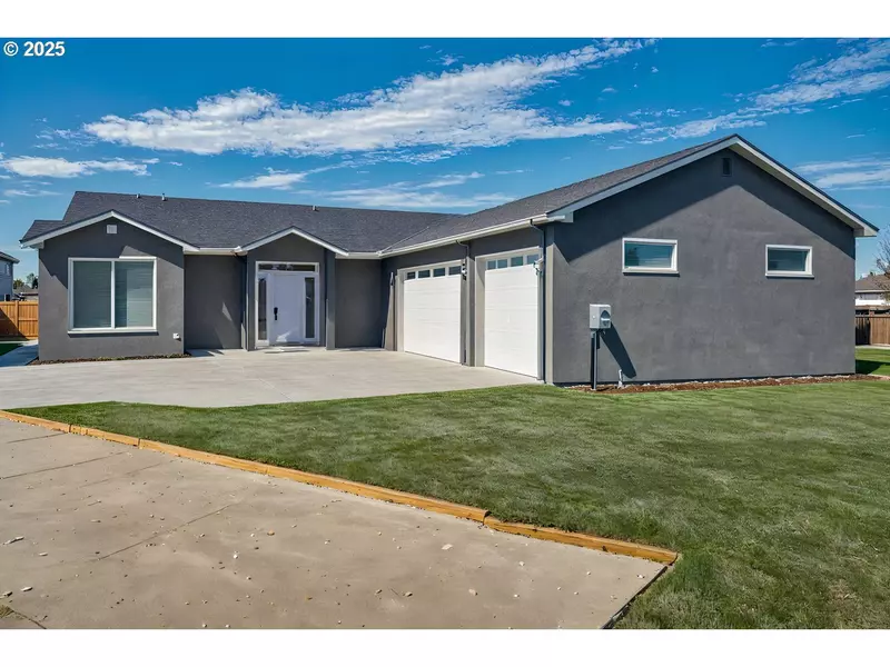1194 NE Emerald DR, Hermiston, OR 97838
