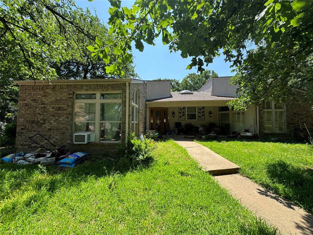 3002 Clear Lake Court, Arlington, TX 76017