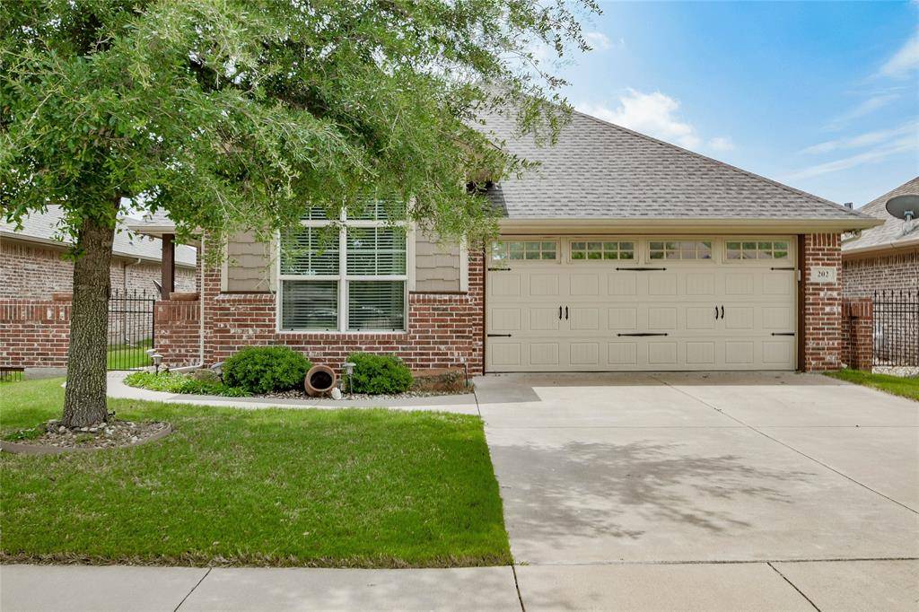 Granbury, TX 76049,202 Captains Court