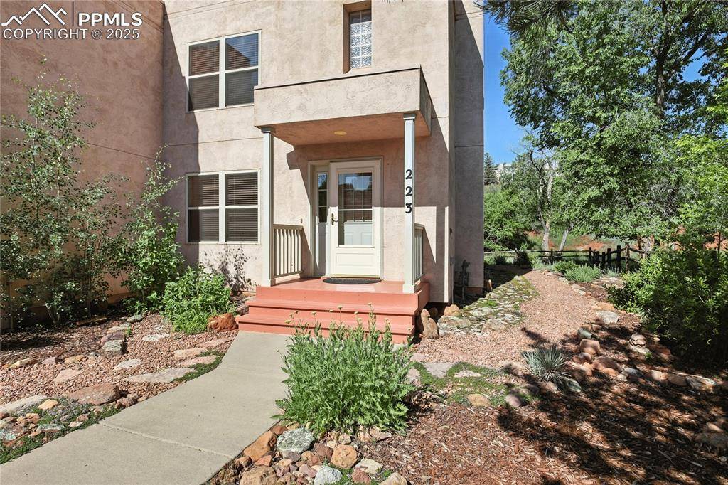 223 Beckers LN, Manitou Springs, CO 80829