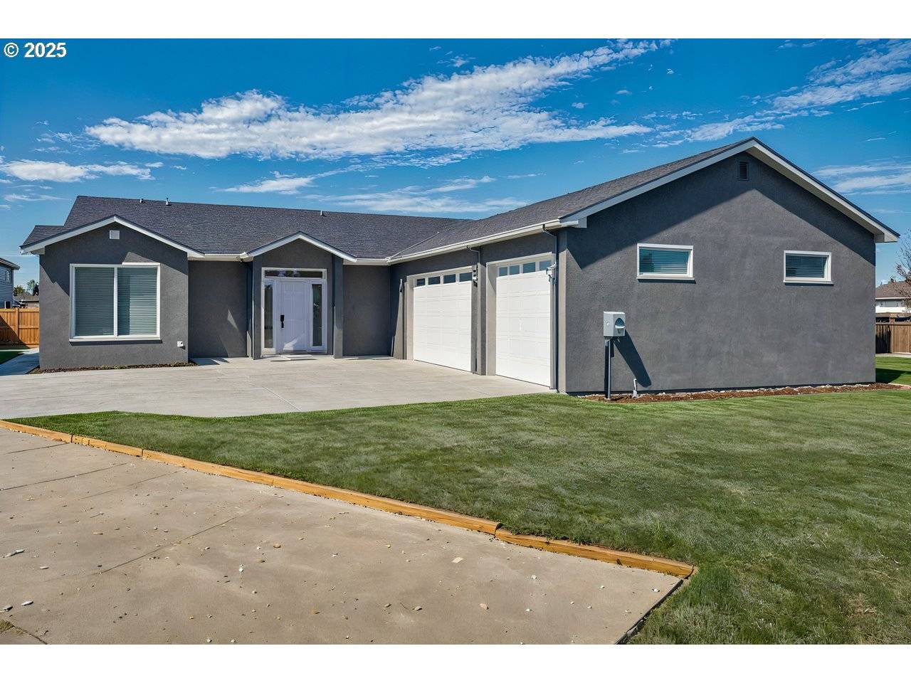 1194 NE Emerald DR, Hermiston, OR 97838