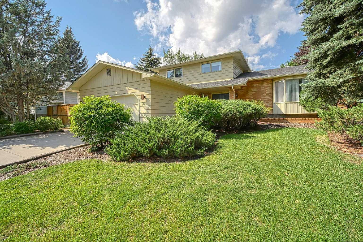 1012 70 AVE SW, Calgary, AB T2V 4A8