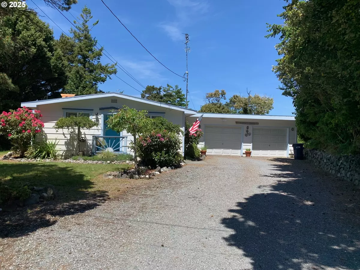 Port Orford, OR 97465,850 LAKESHORE DR