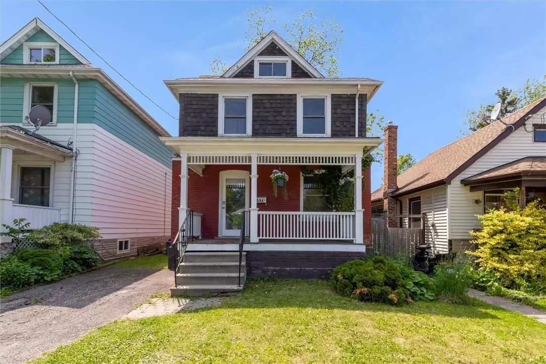 St. Catharines, ON L2R 5Z5,251 1/2 Lake ST