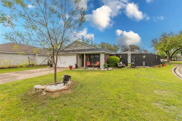 5818 Santa Fe Drive, Arlington, TX 76017