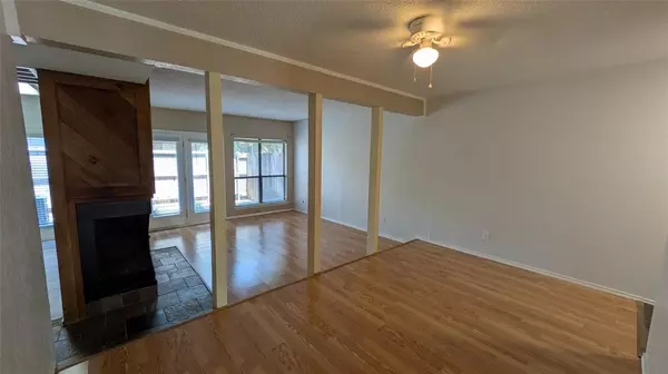 Dallas, TX 75231,7522 Holly Hill Drive #7