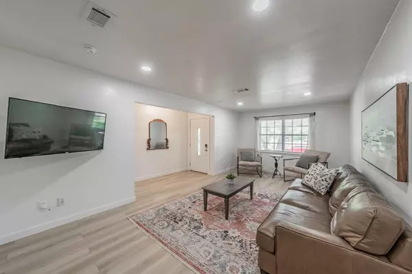 Farmers Branch, TX 75234,3048 Golfing Green Drive