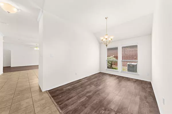 Waxahachie, TX 75165,323 Creekside Way