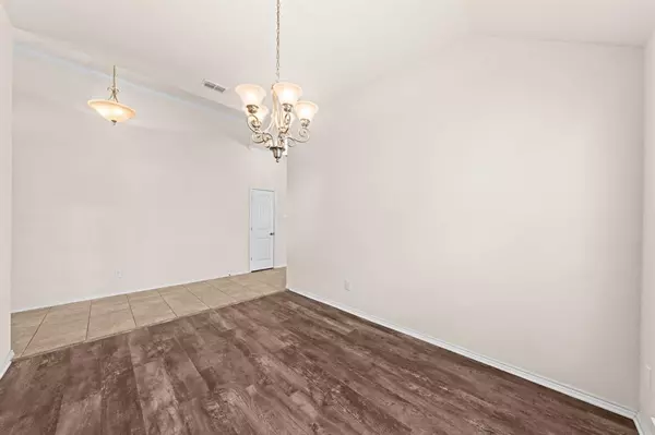 Waxahachie, TX 75165,323 Creekside Way