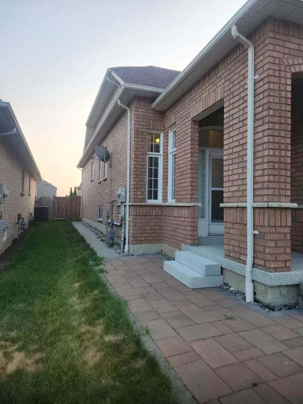 Whitby, ON L1P 1W4,88 Baycliffe DR