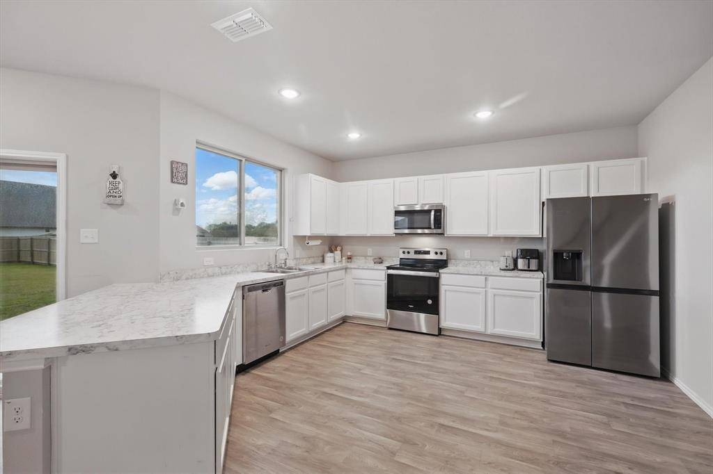 1305 Benwick Drive, Van Alstyne, TX 75495