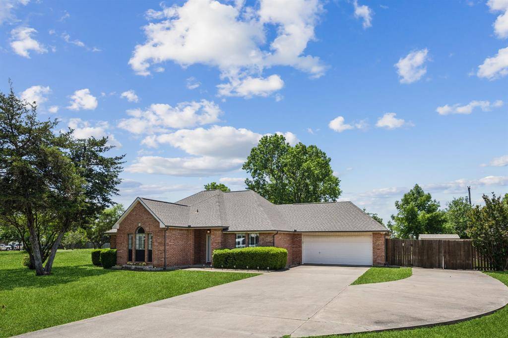 1220 Hillview Drive,  Waxahachie,  TX 75165