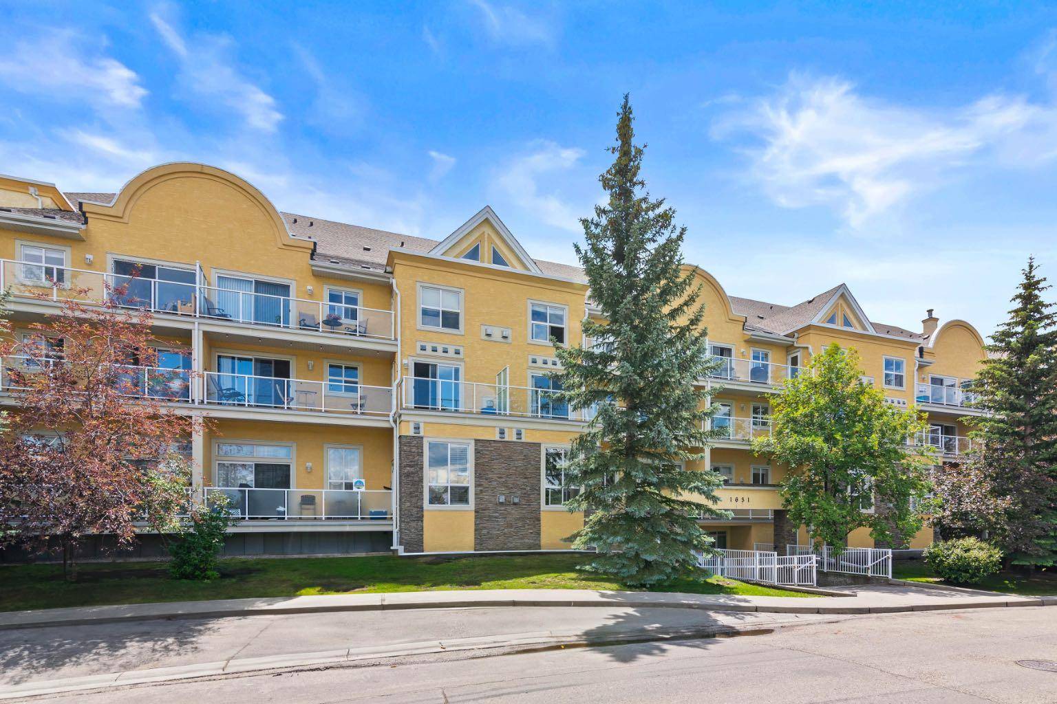 1631 28 AVE Southwest #308, Calgary, AB T2T 1J5
