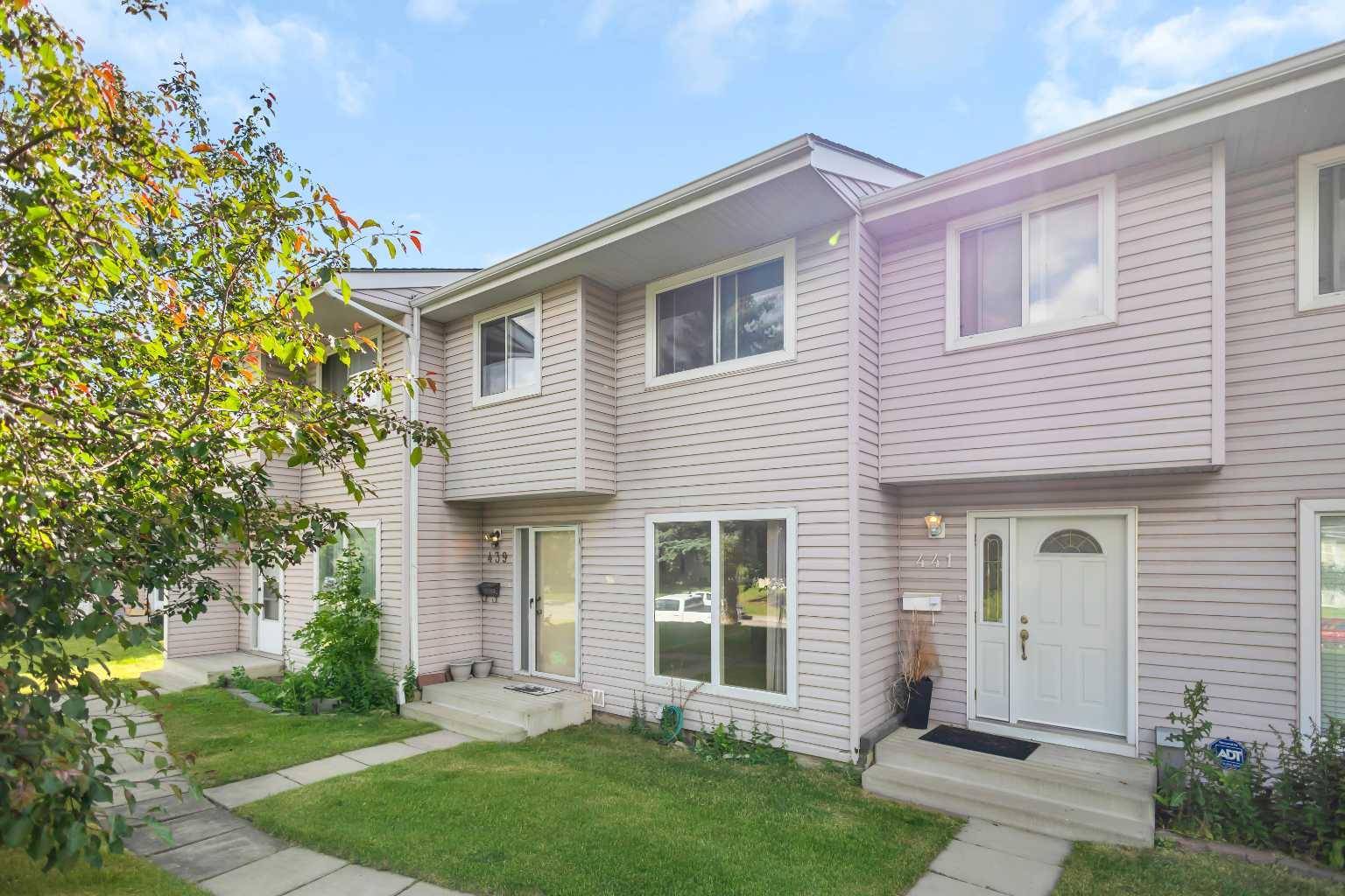 439 40 ST Northeast, Calgary, AB T2A 6S1