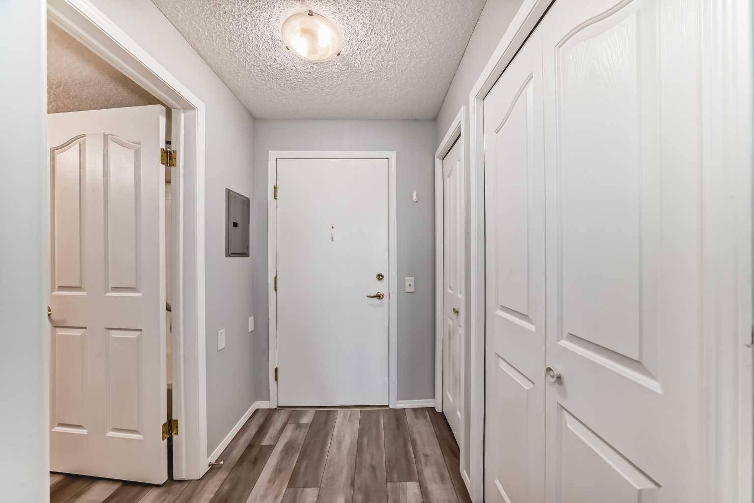Calgary, AB T2Y 4M1,5000 Somervale CT SW #203