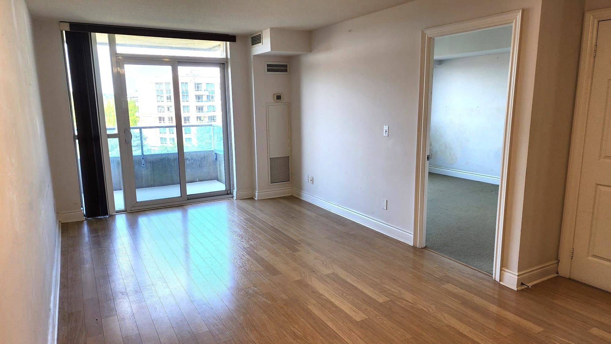 Markham, ON L3R 7Z9,23 Cox BLVD #880