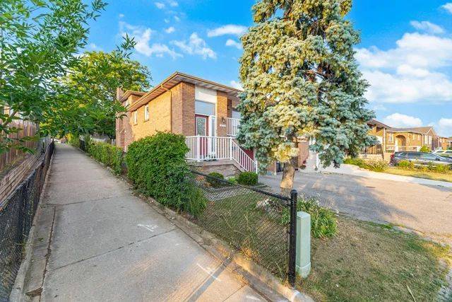 Brampton, ON L6V 3B5,354 Centre ST N