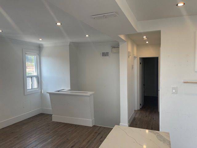 Toronto W03, ON M6M 1G9,75 Dunraven DR #Apt 2