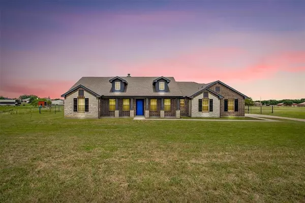 8201 Harvest Drive, Grandview, TX 76050