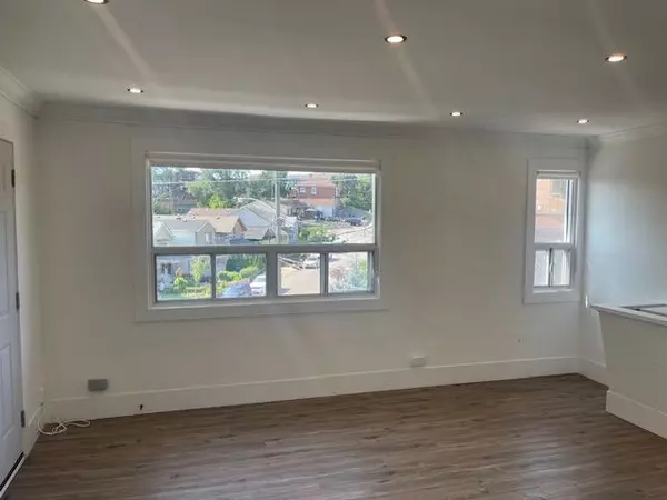 75 Dunraven DR #Apt 2, Toronto W03, ON M6M 1G9
