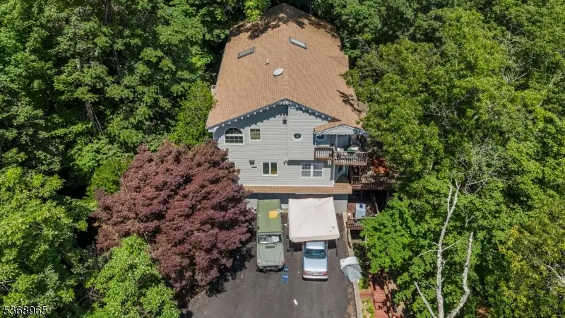 65 Hemlock Rd, Pompton Lakes Boro, NJ 07442