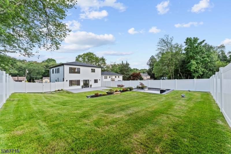 Livingston Twp., NJ 07039,281 N Livingston Ave