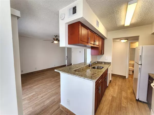 Tamarac, FL 33319,5760 Rock Island Rd #325