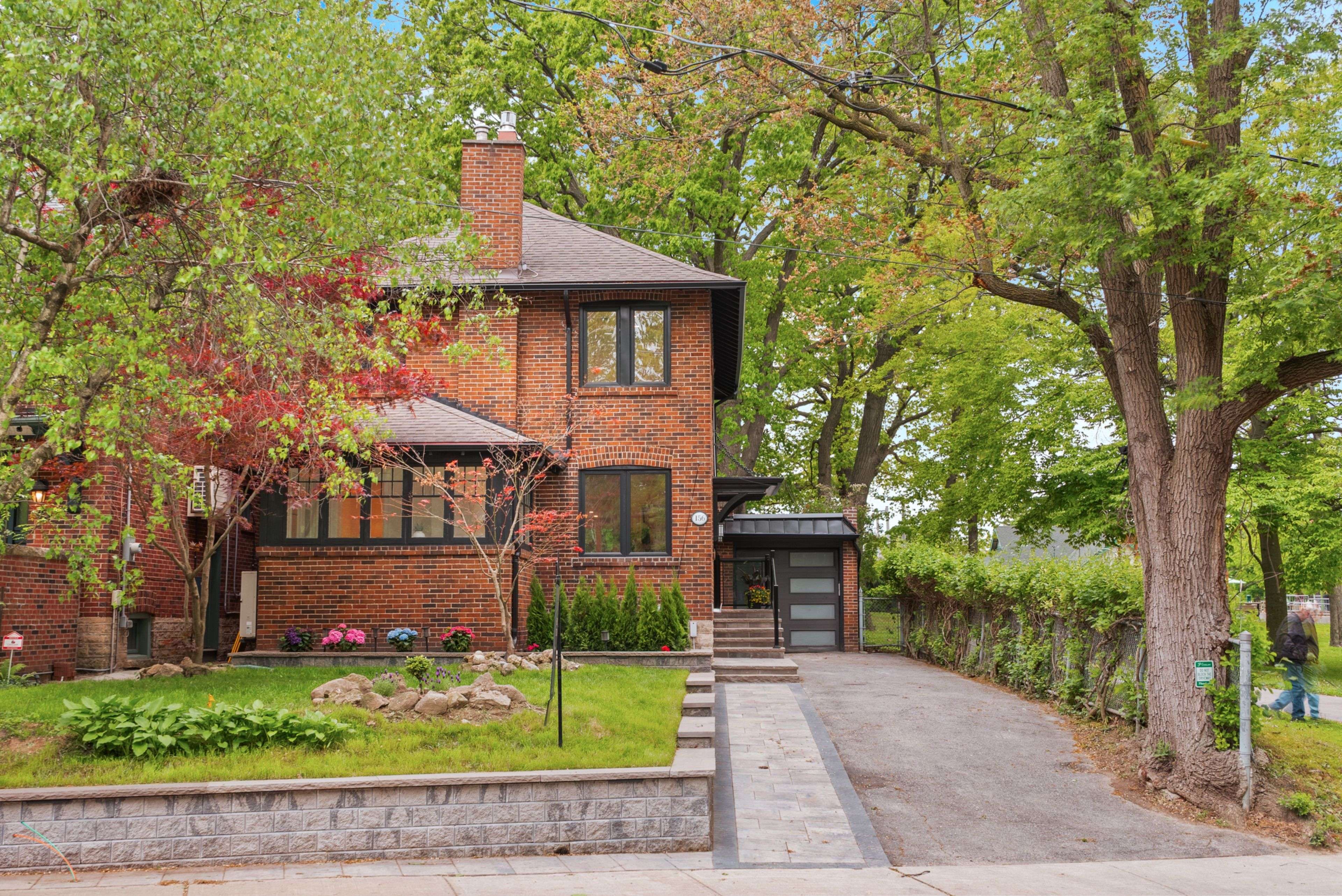 Toronto C09, ON M4T 2J7,156 Welland AVE