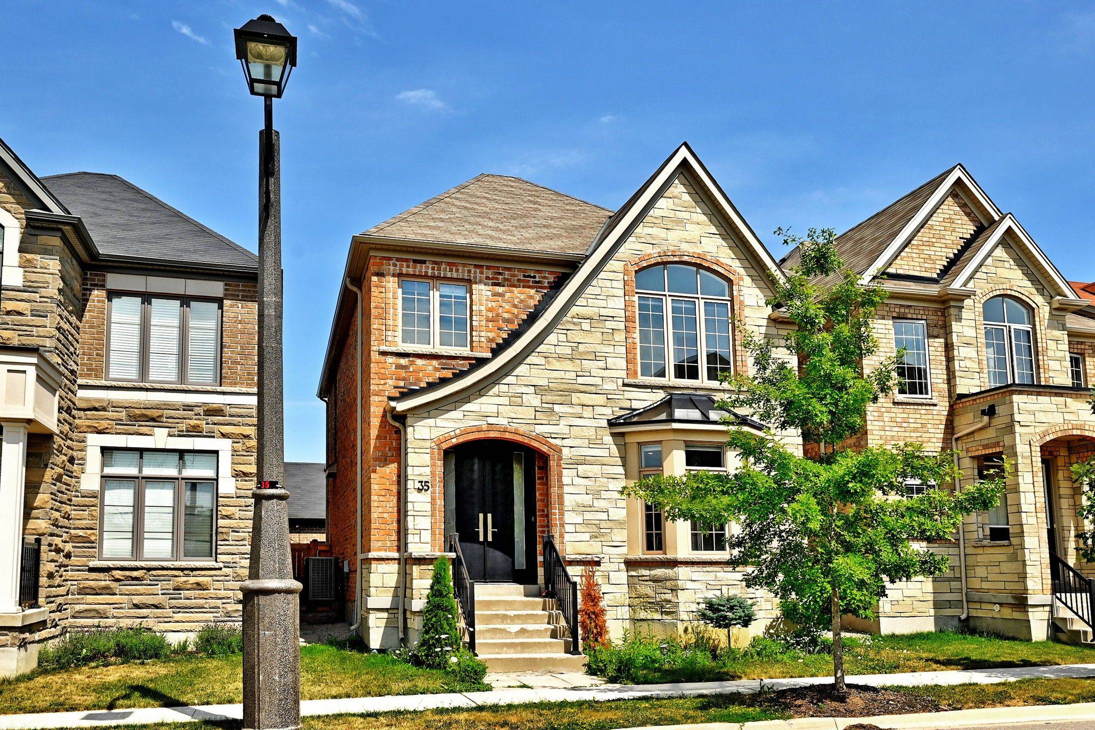 35 Gordon Landon DR, Markham, ON L6B 0X9