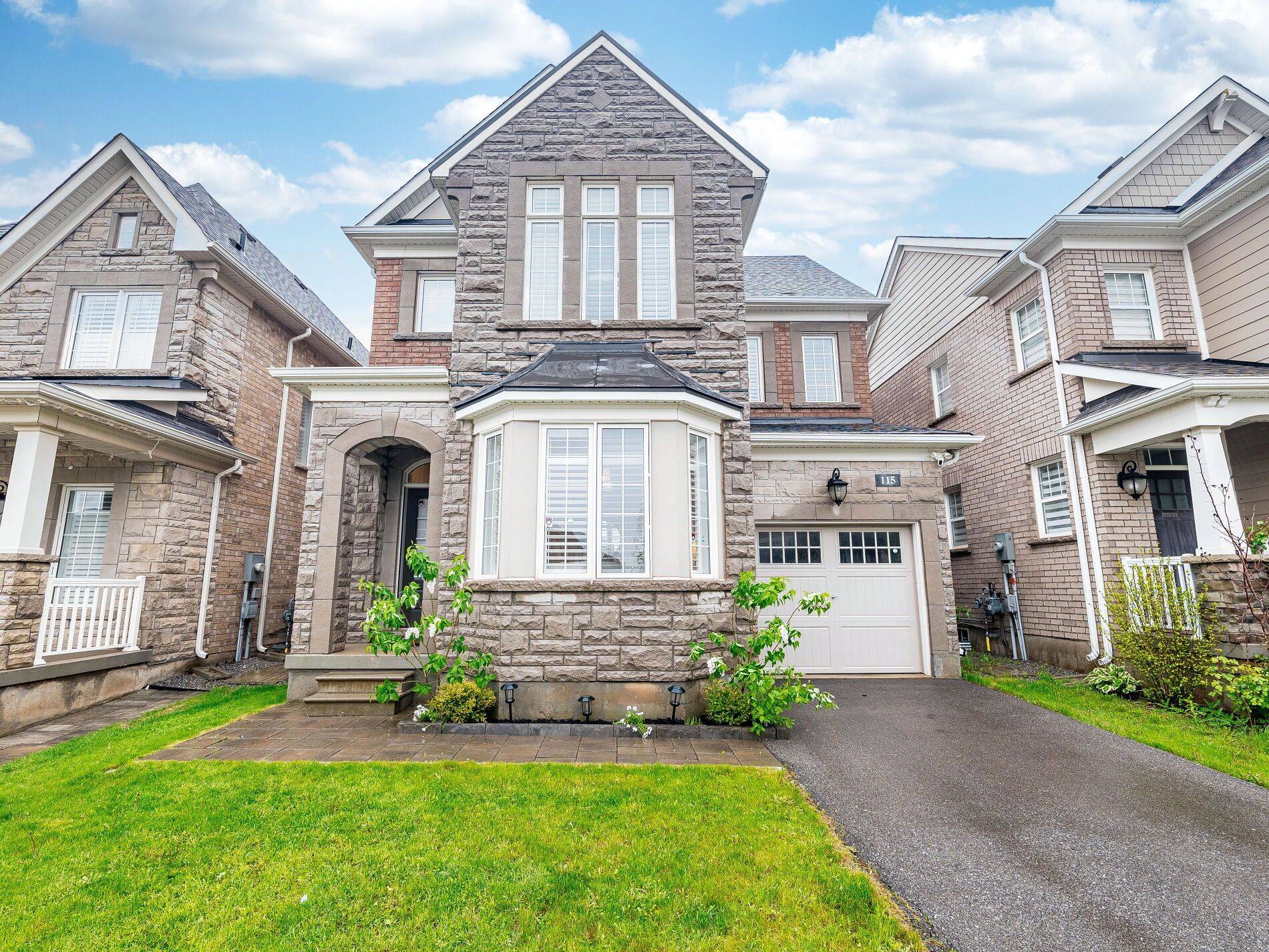 115 BEAVERIDGE AVE W, Oakville, ON L6H 0M6