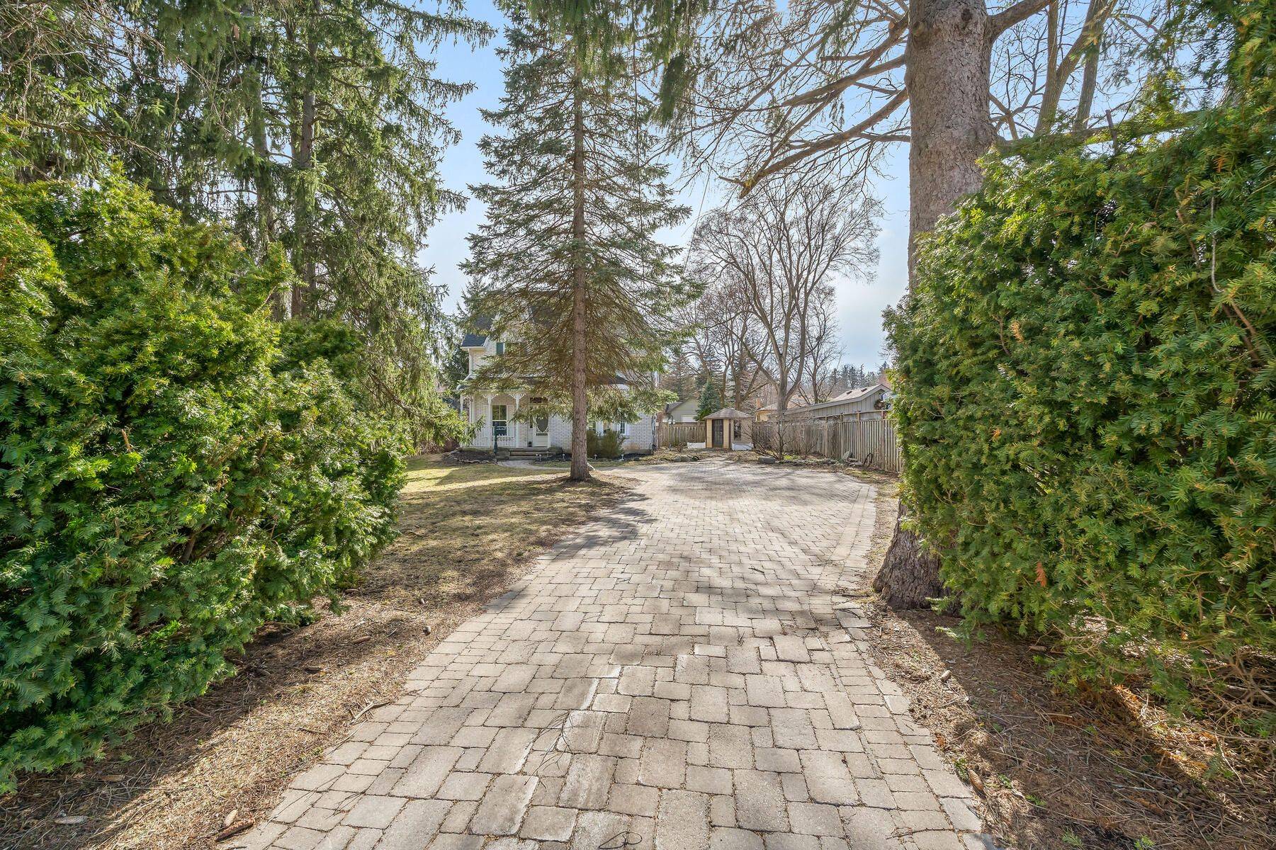 Halton Hills, ON L7G 3R6,26 Confederation ST