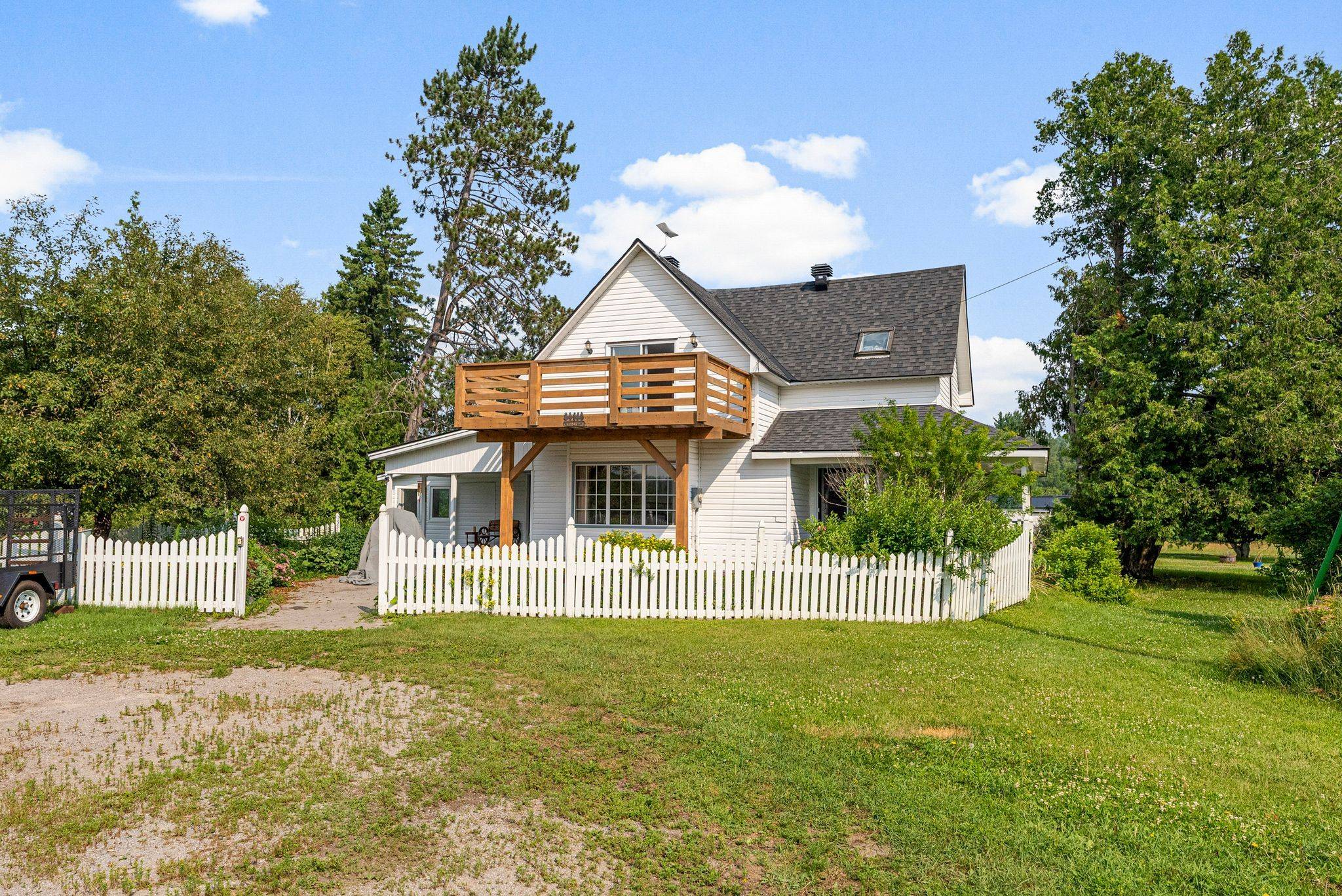 107 Frantz RD, Hastings Highlands, ON K0L 2S0