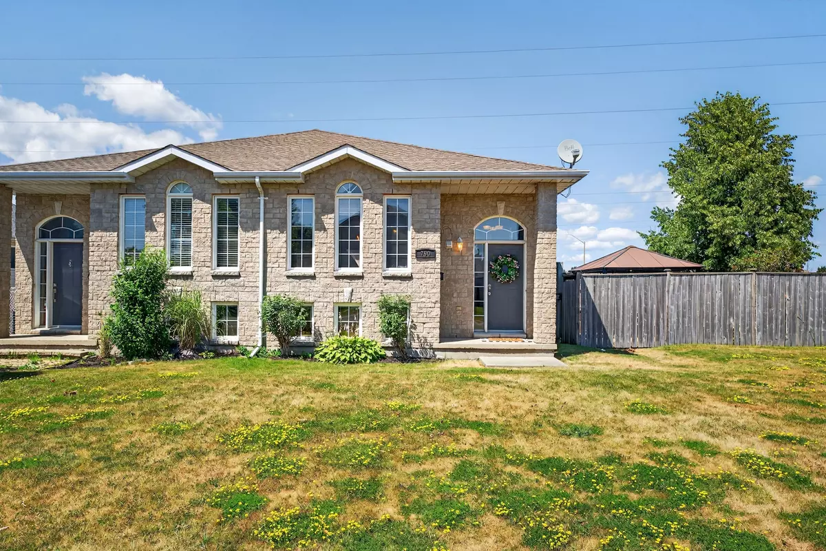 Kingston, ON K7P 3G6,790 PEACHWOOD ST