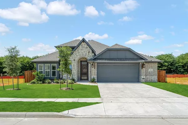 404 Chestnut Lane, Glenn Heights, TX 75154