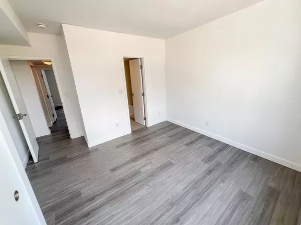 Toronto C01, ON M5T 2P8,1A LEONARD AVE #1