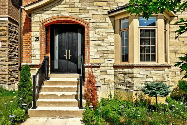 Markham, ON L6B 0X9,35 Gordon Landon DR