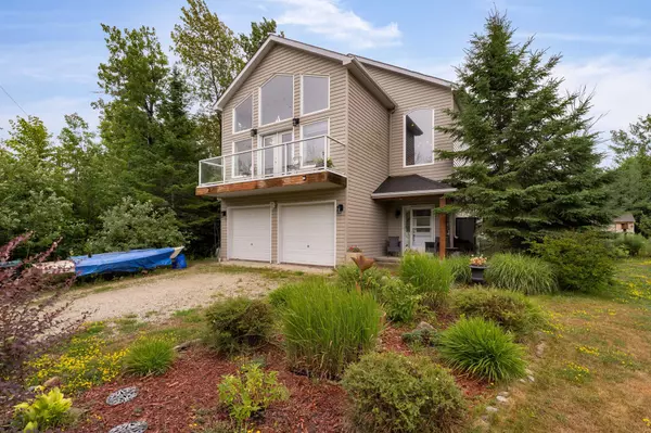 19 Constance BLVD, Wasaga Beach, ON L9Z 2Y5