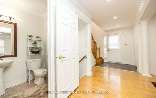 Toronto W04, ON M9N 3Z6,56 Meadow Oak PL