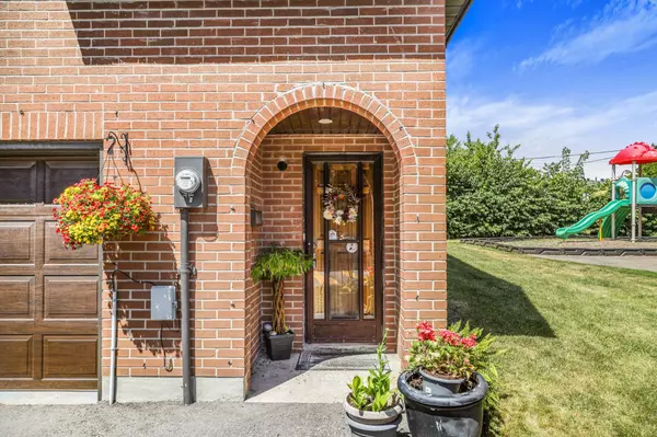 Brampton, ON L6T 1W7,136 Darras CT
