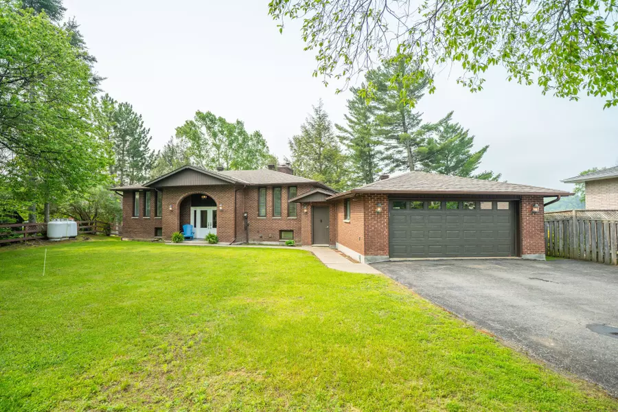 131 PENINSULA RD, North Bay, ON P1B 8G4