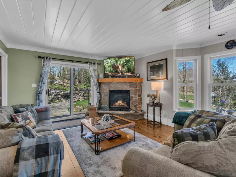 1123 Ziska RD, Muskoka Lakes, ON P1L 1W8