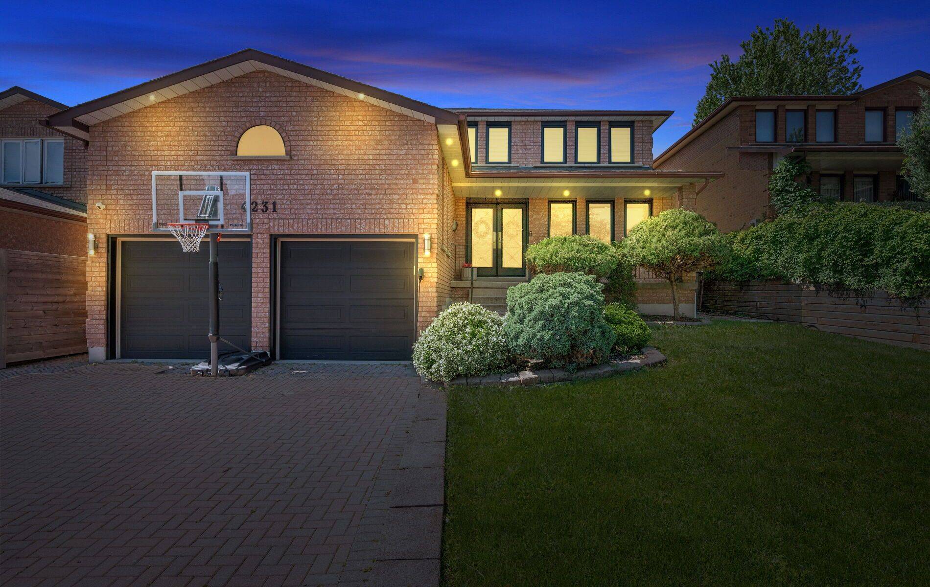 Mississauga, ON L4W 3G8,4231 Highgate CRES