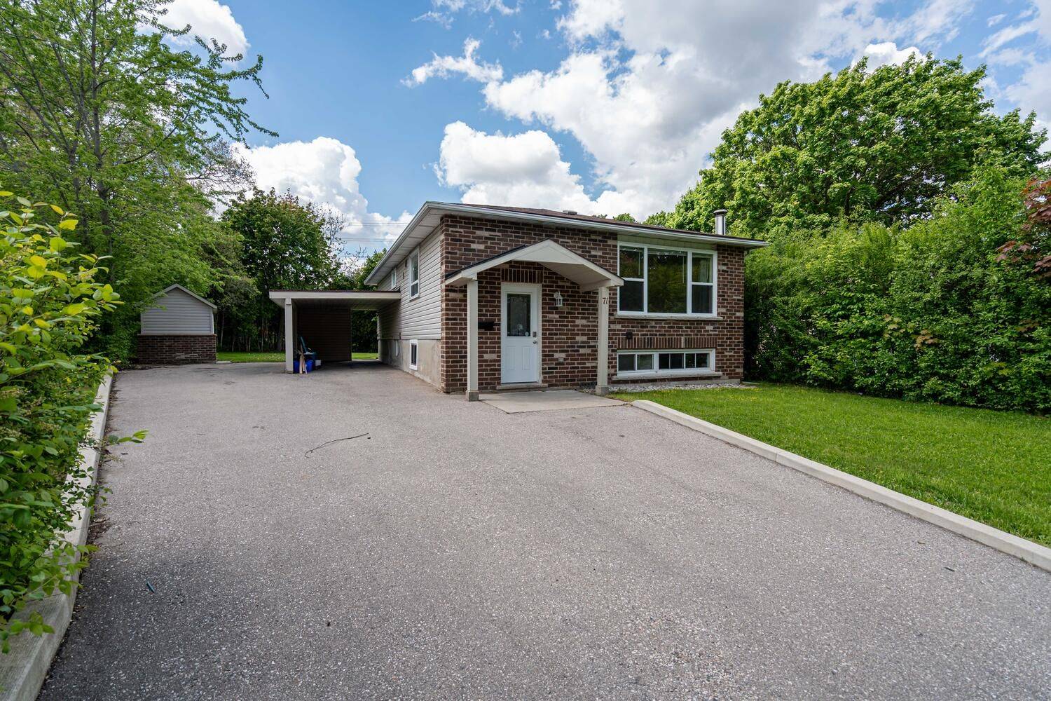 Waterloo, ON N2L 5E6,71 Helene CRES #Upper
