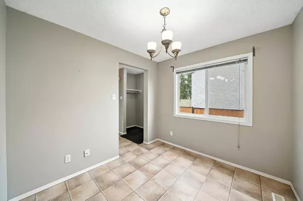 Red Deer, AB T4R 1G8,20 Alford AVE #33