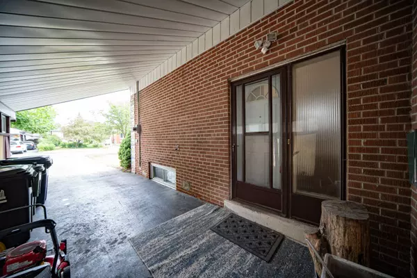 Toronto E09, ON M1J 1T8,60 Gage AVE