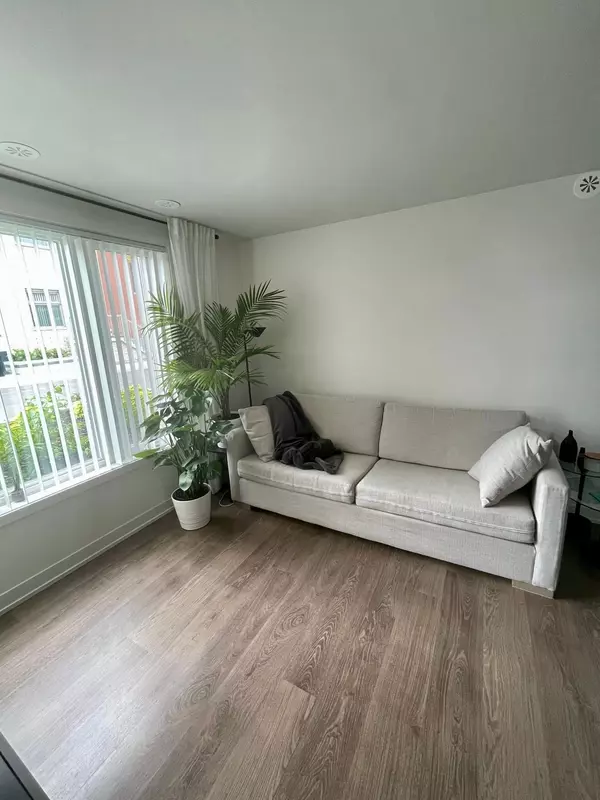 Toronto E11, ON M1B 0C4,40 Orchid Place DR #1