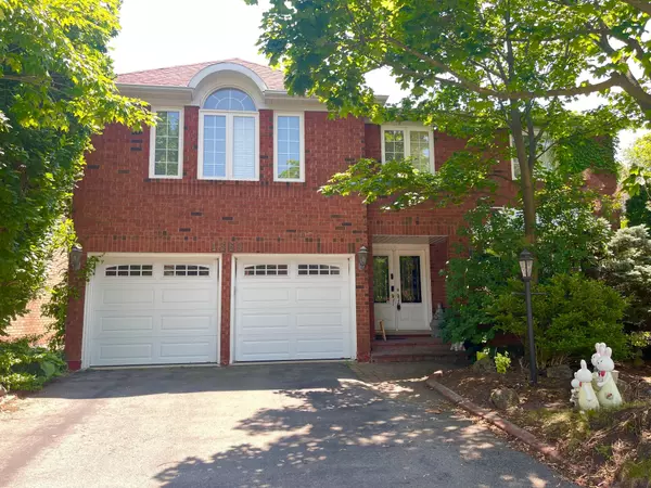 1369 Mapleridge CRES, Oakville, ON L6M 2G8