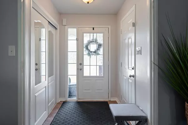 Halton Hills, ON L7G 6M8,91 Snowberry CRES