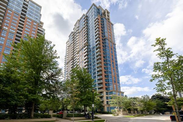 35 Viking LN #744, Toronto W08, ON M9B 0A2