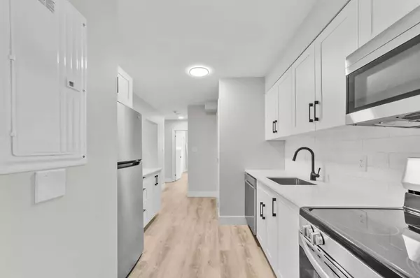 400 SCENIC DR #Unit 4, London South, ON N5Z 3A8